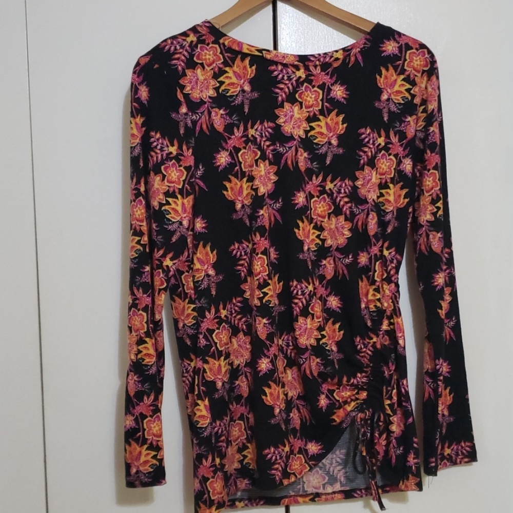 WESTBOUND  WOMENS BEAUTIFUL NEW WITH TAG SHIRT.